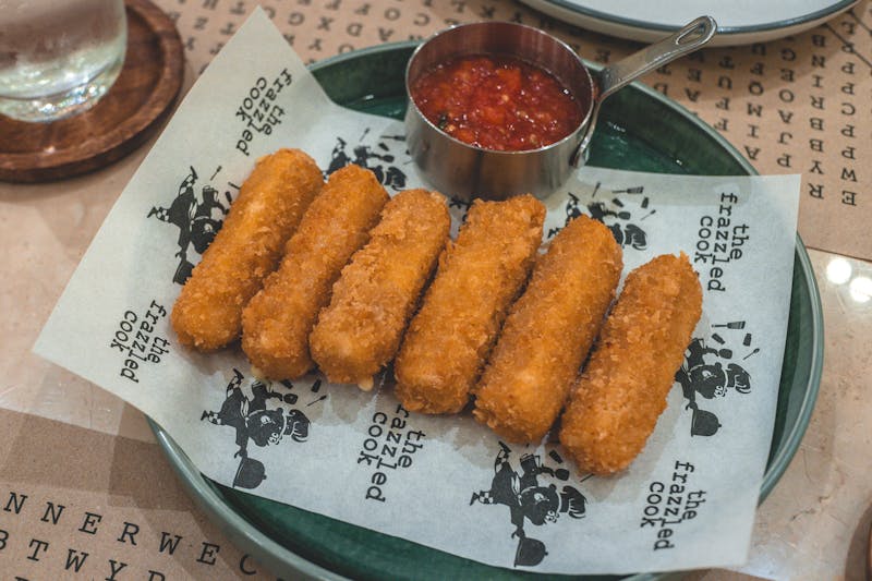 Crispy mozzarella sticks with marinara